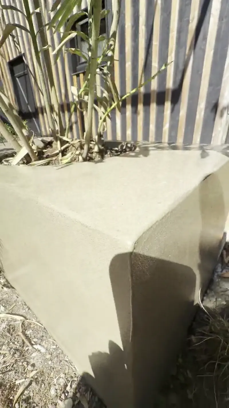 Bac à plantes sur mesure en béton ciré, extérieur