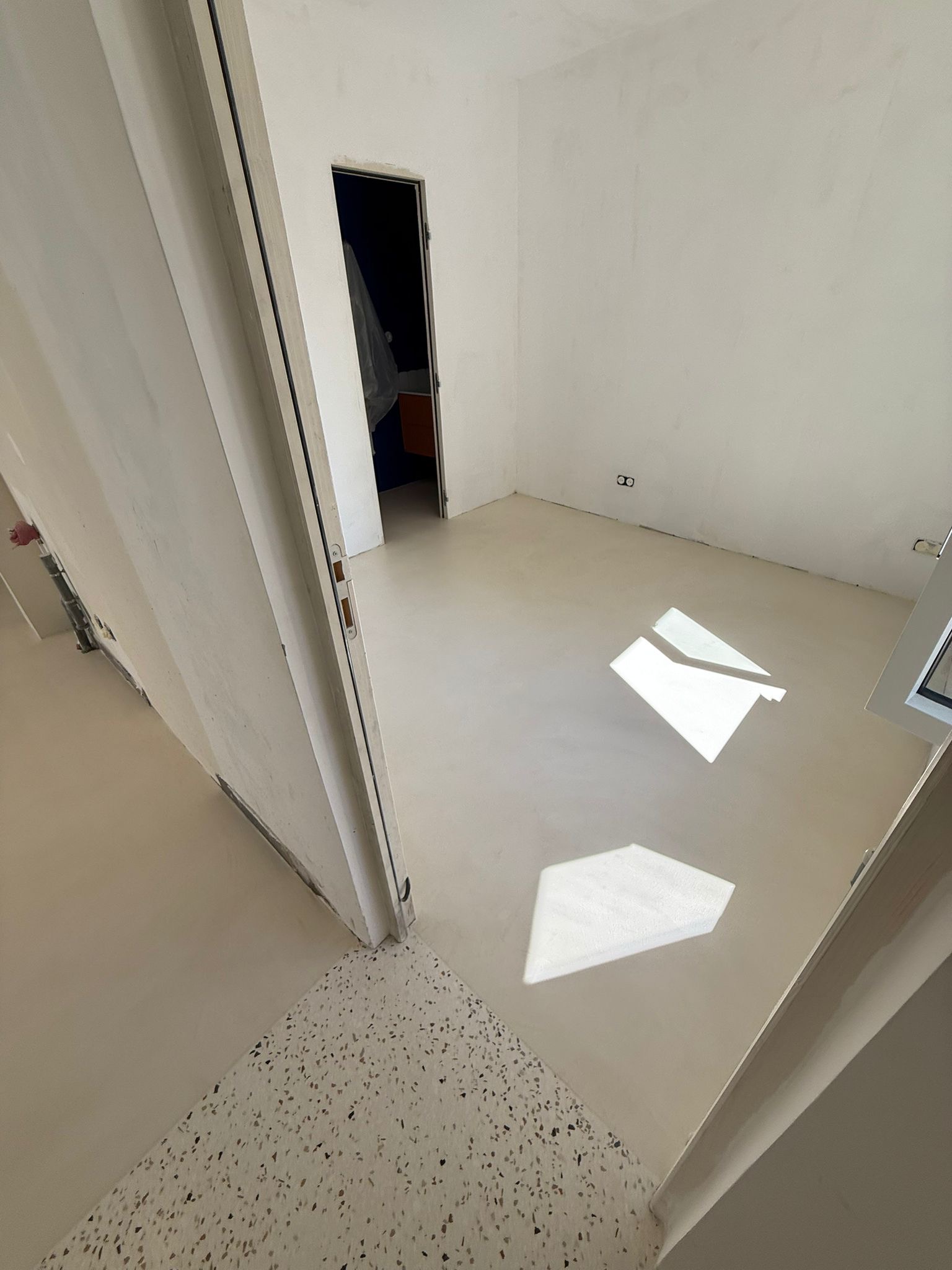 ae8276b1-fadd-4ebf-be7e-159b64ed53c2